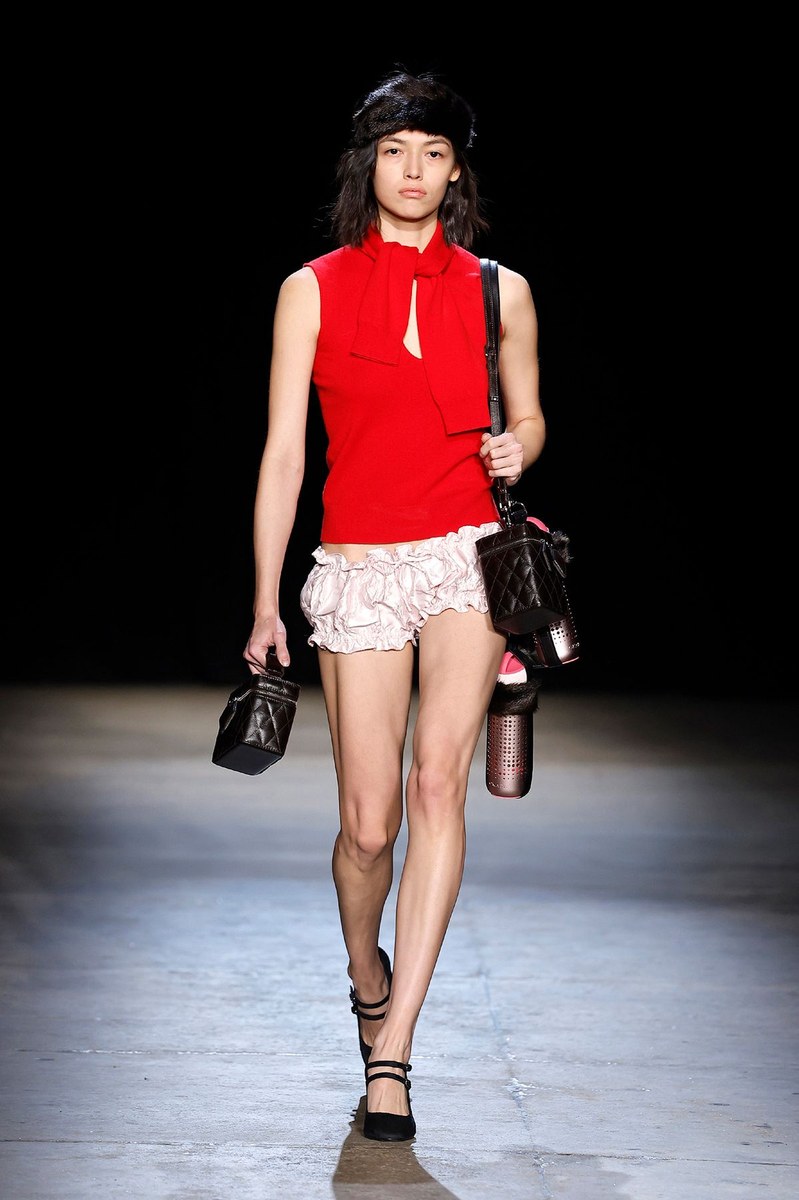 Look 18