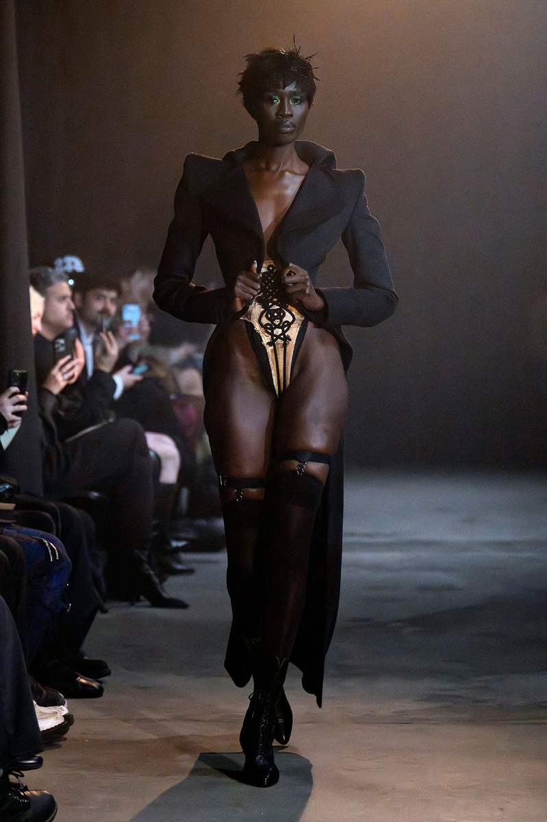 Look 10