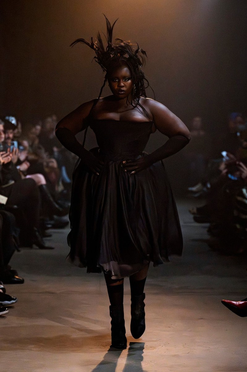 Look 16