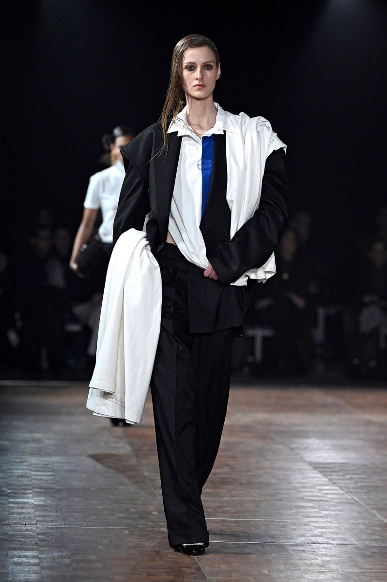 Look 10