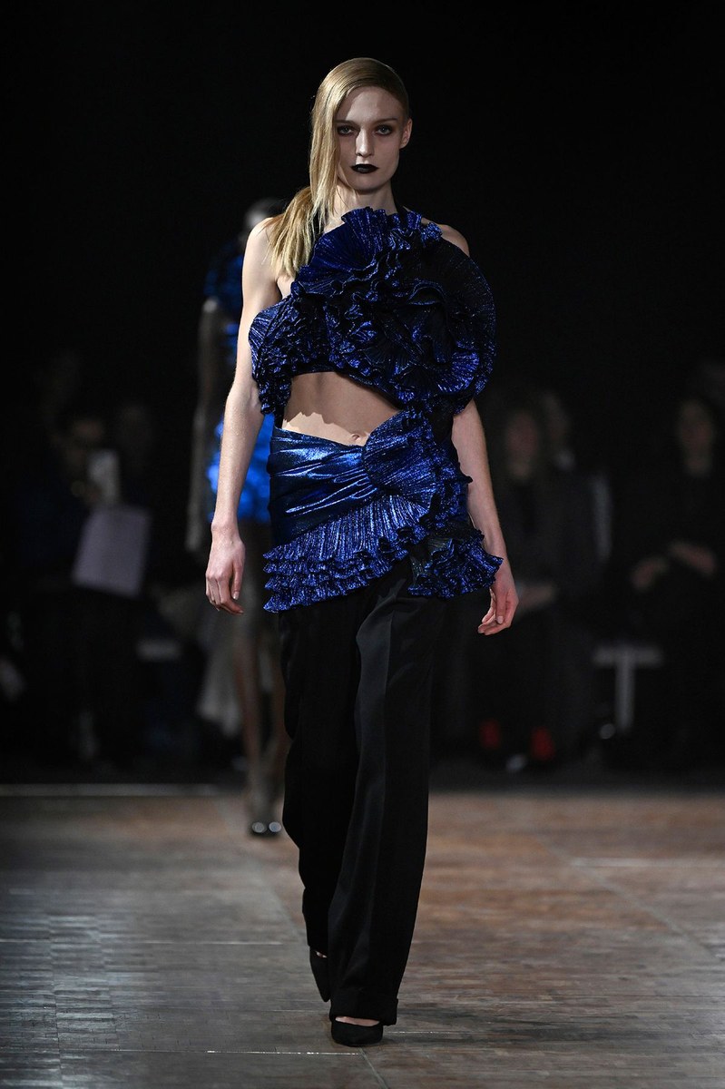 Look 28