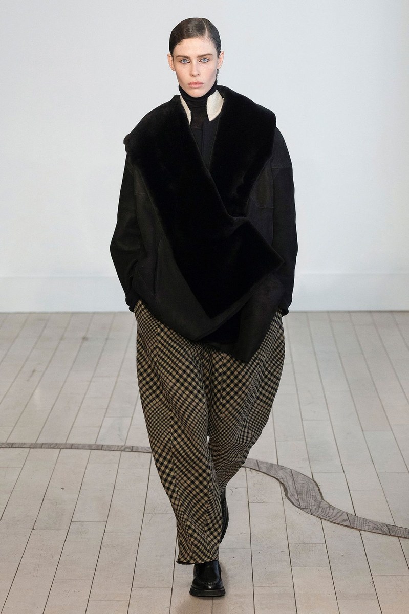 Look 10