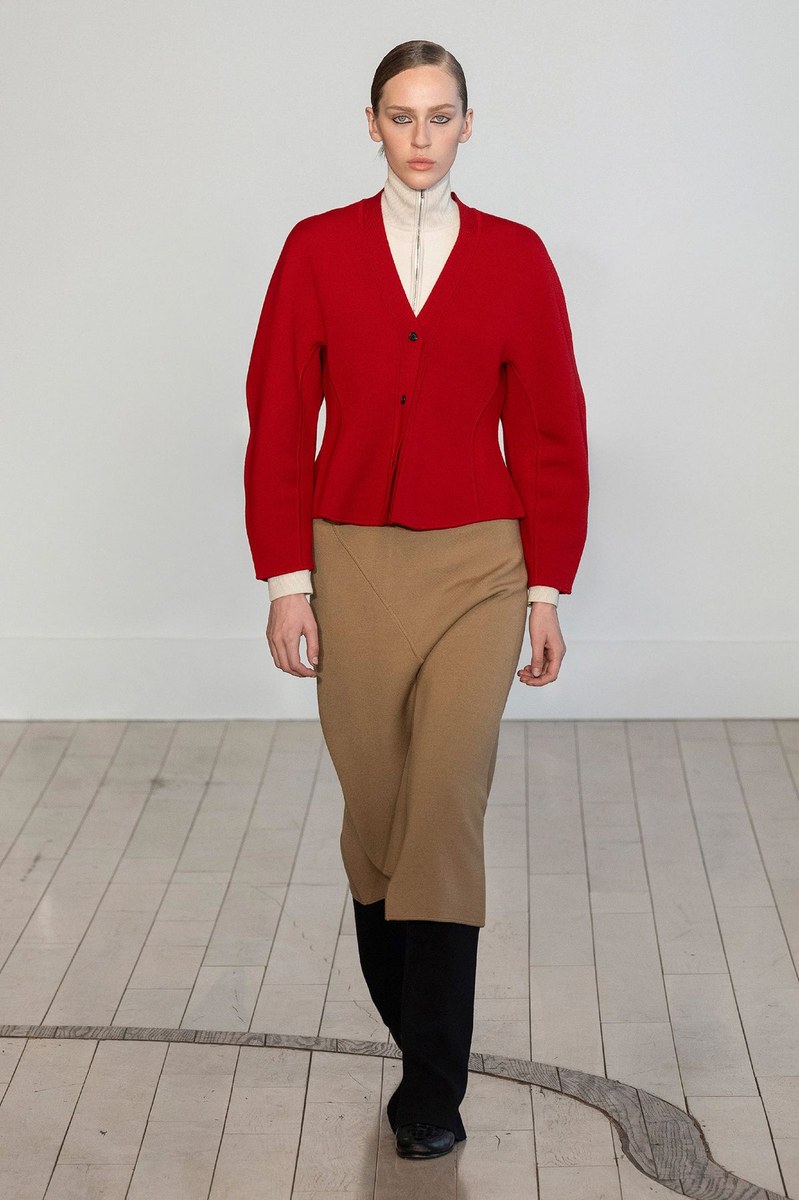 Look 16