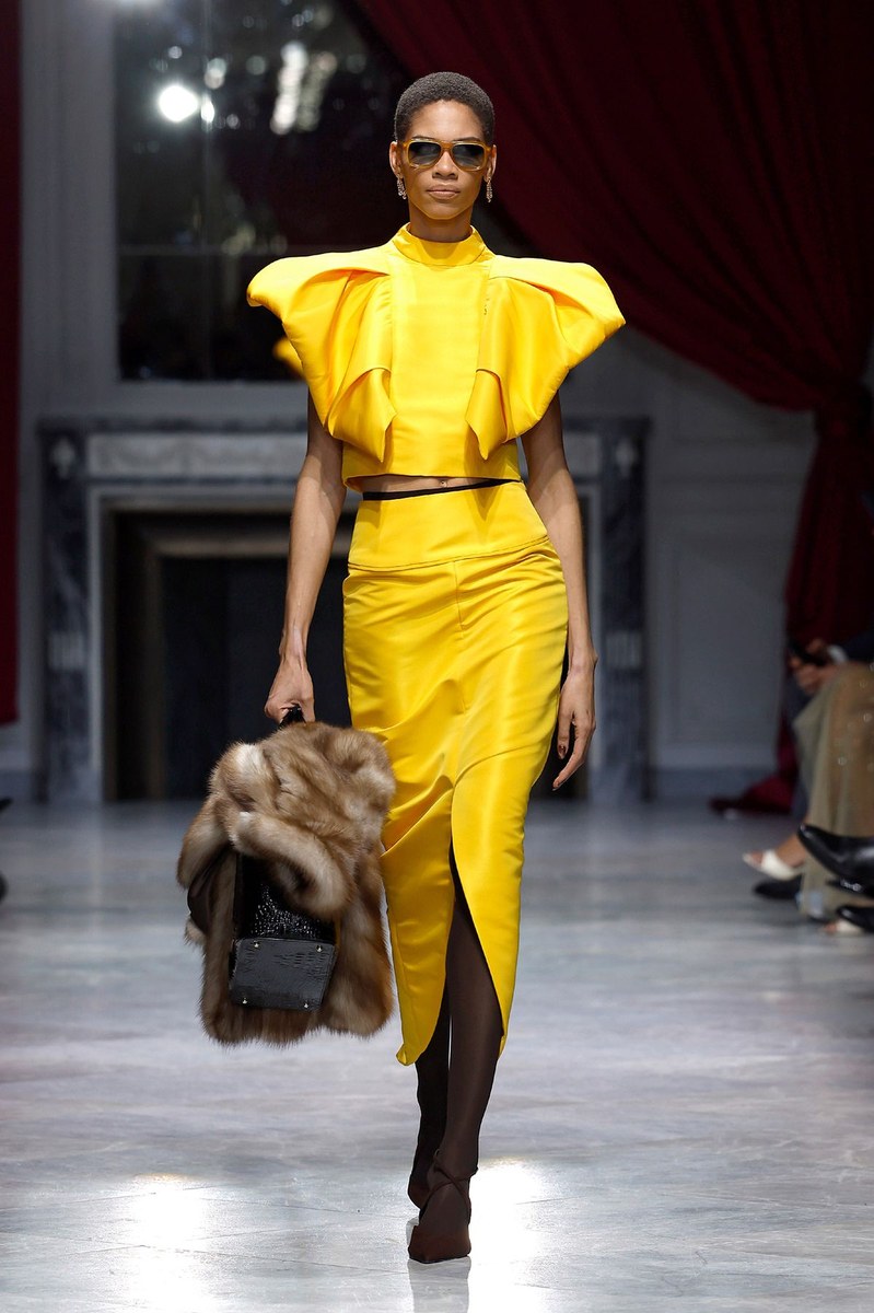 Look 16