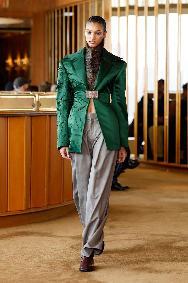 Look 16
