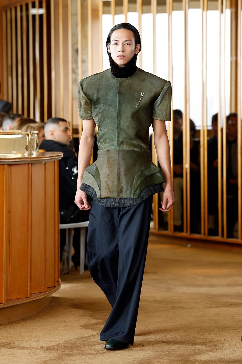 Look 25