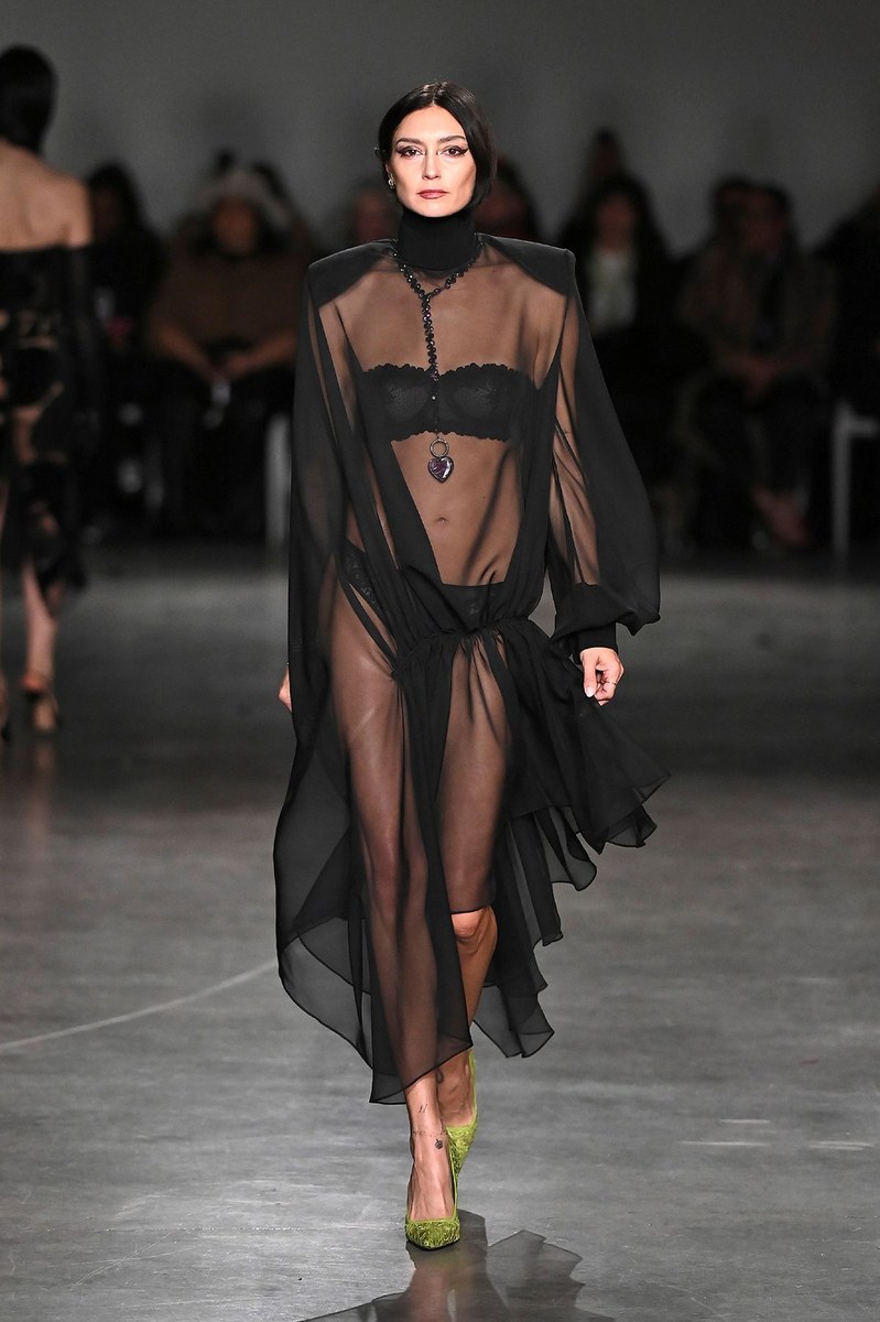 Look 15