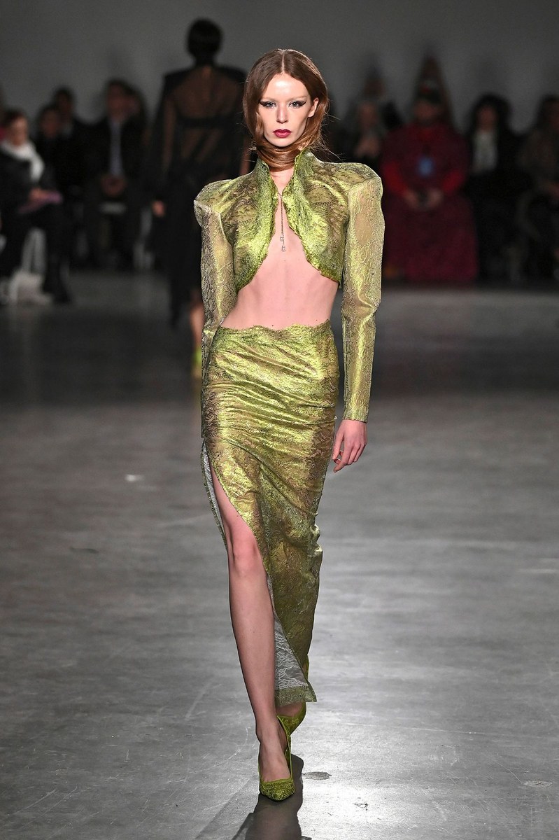 Look 16