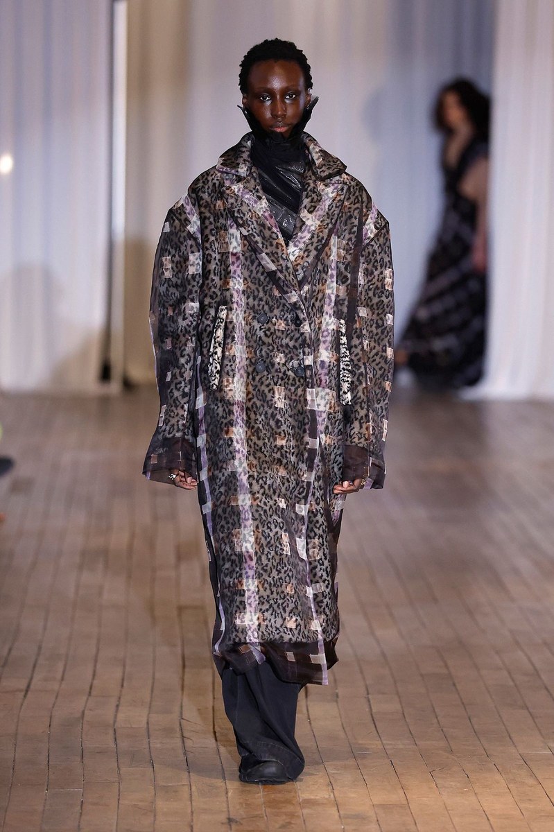 Look 18
