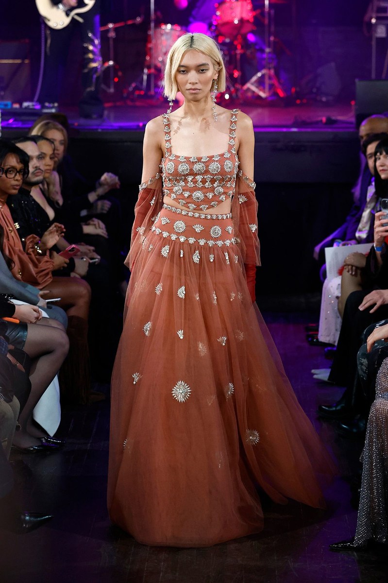 Look 10