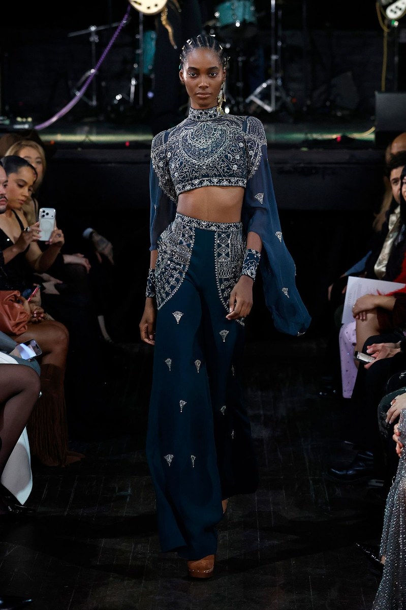 Look 16