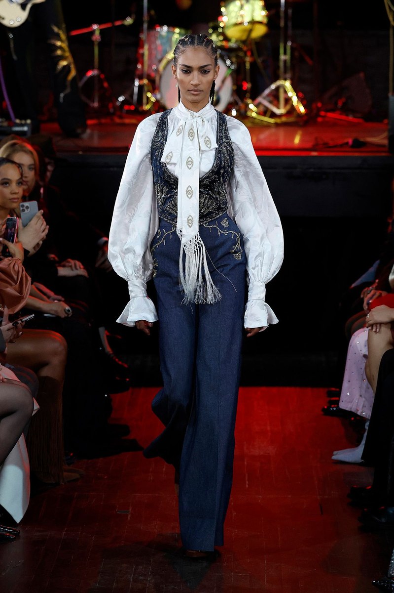 Look 18