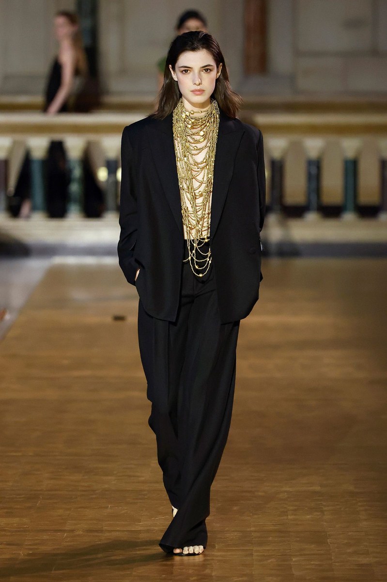 Look 15