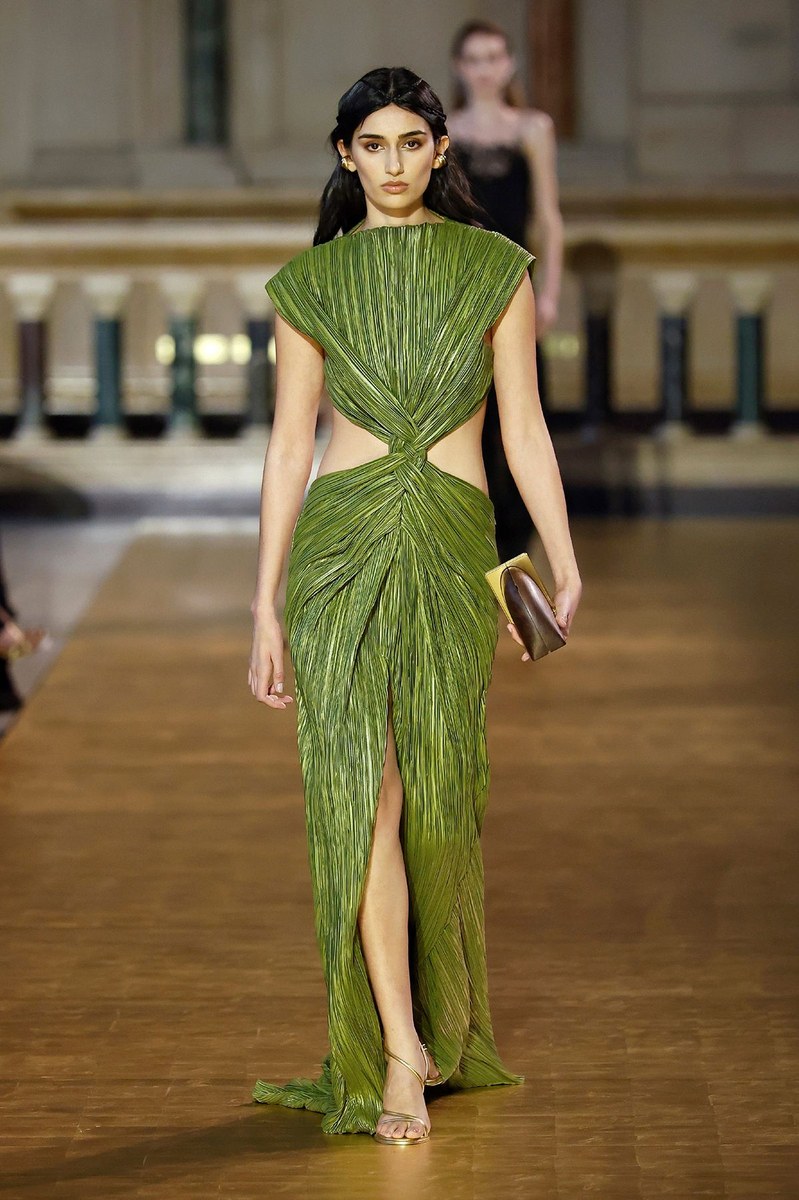 Look 16