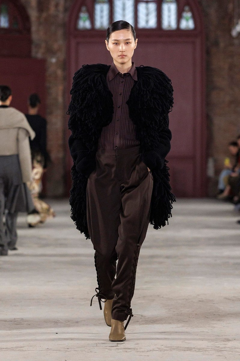 Look 10