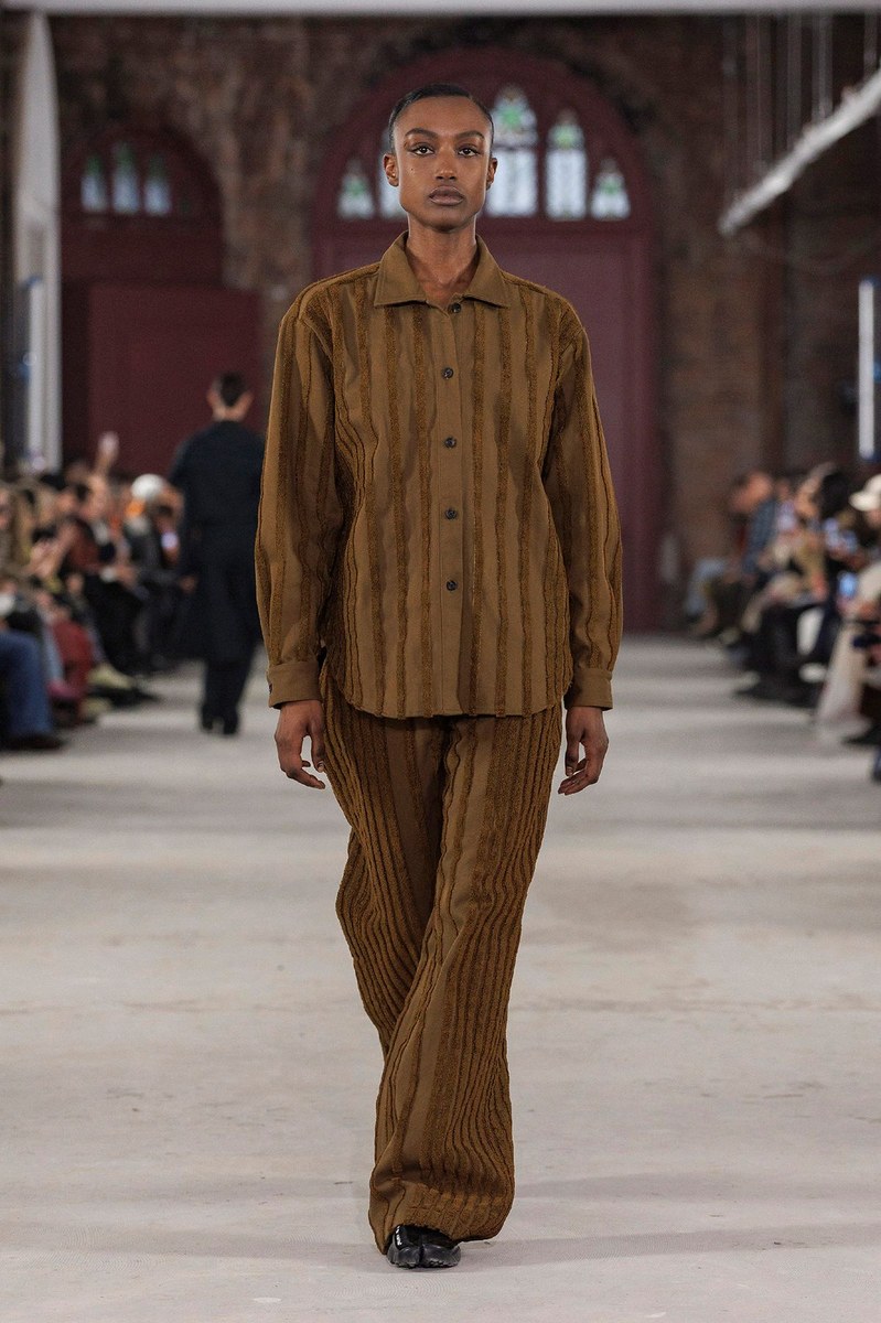 Look 16