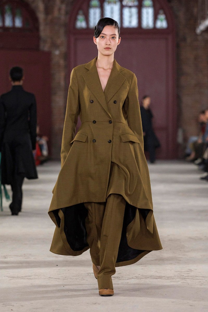 Look 18