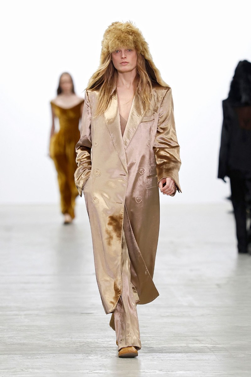 Look 10