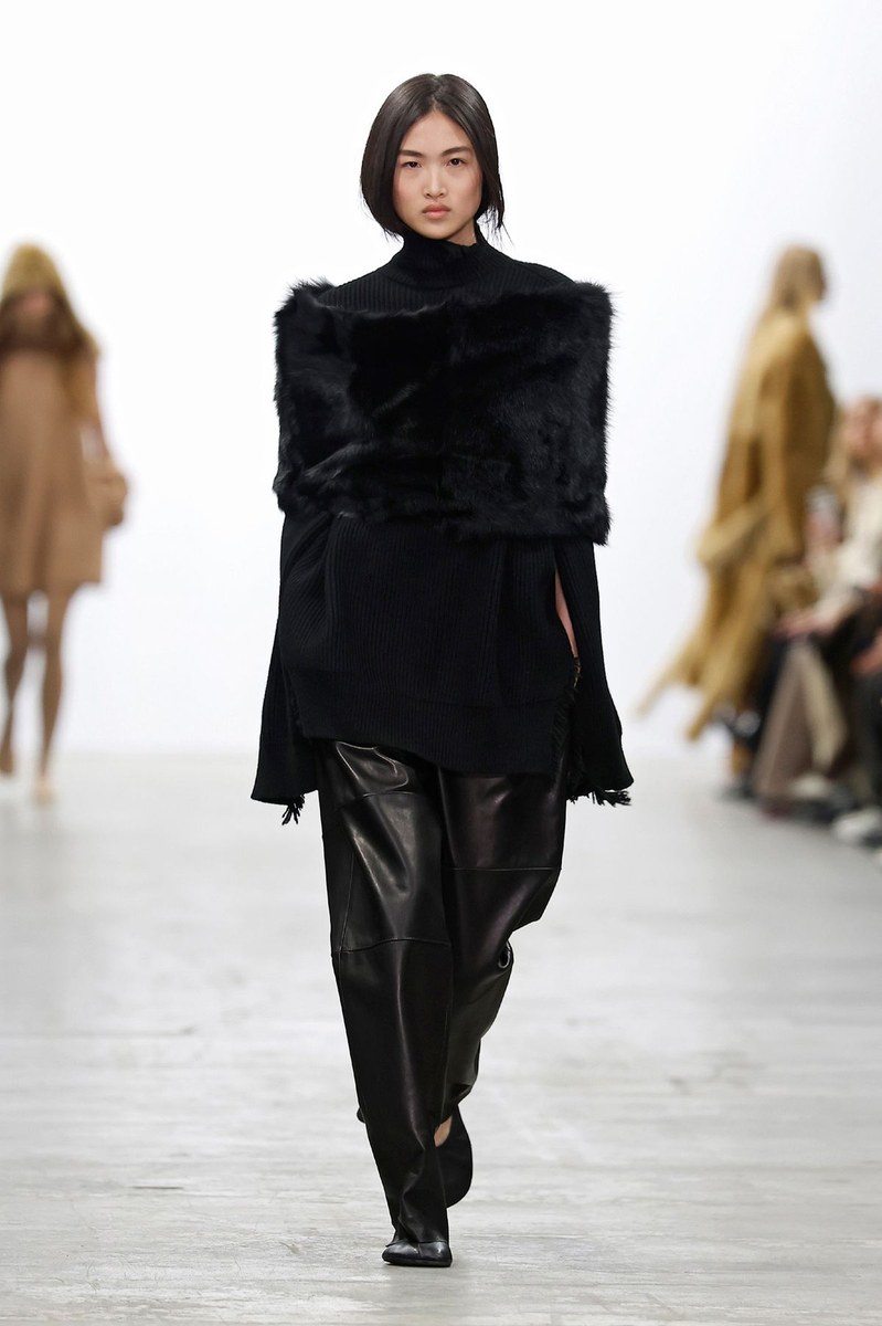 Look 15