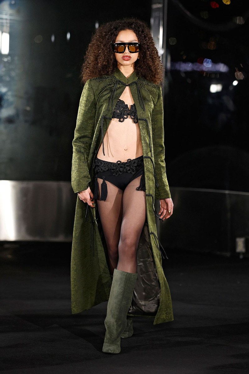Look 16