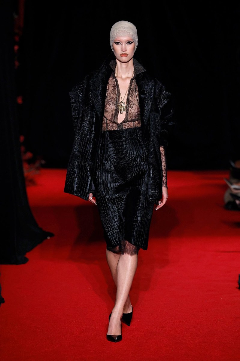 Look 10