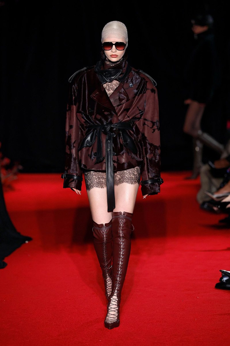 Look 16