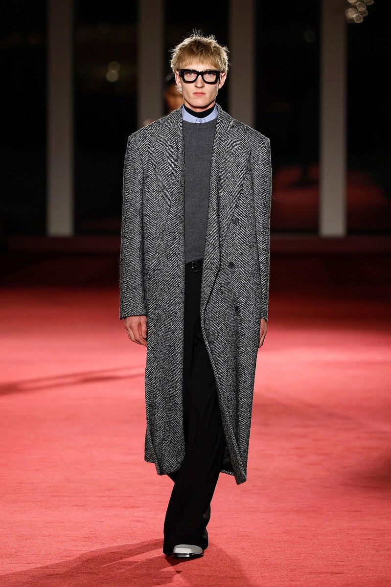 Look 16