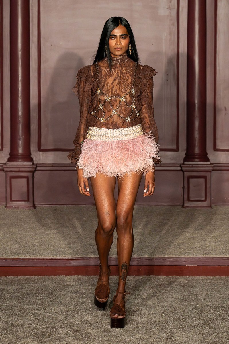 Look 10