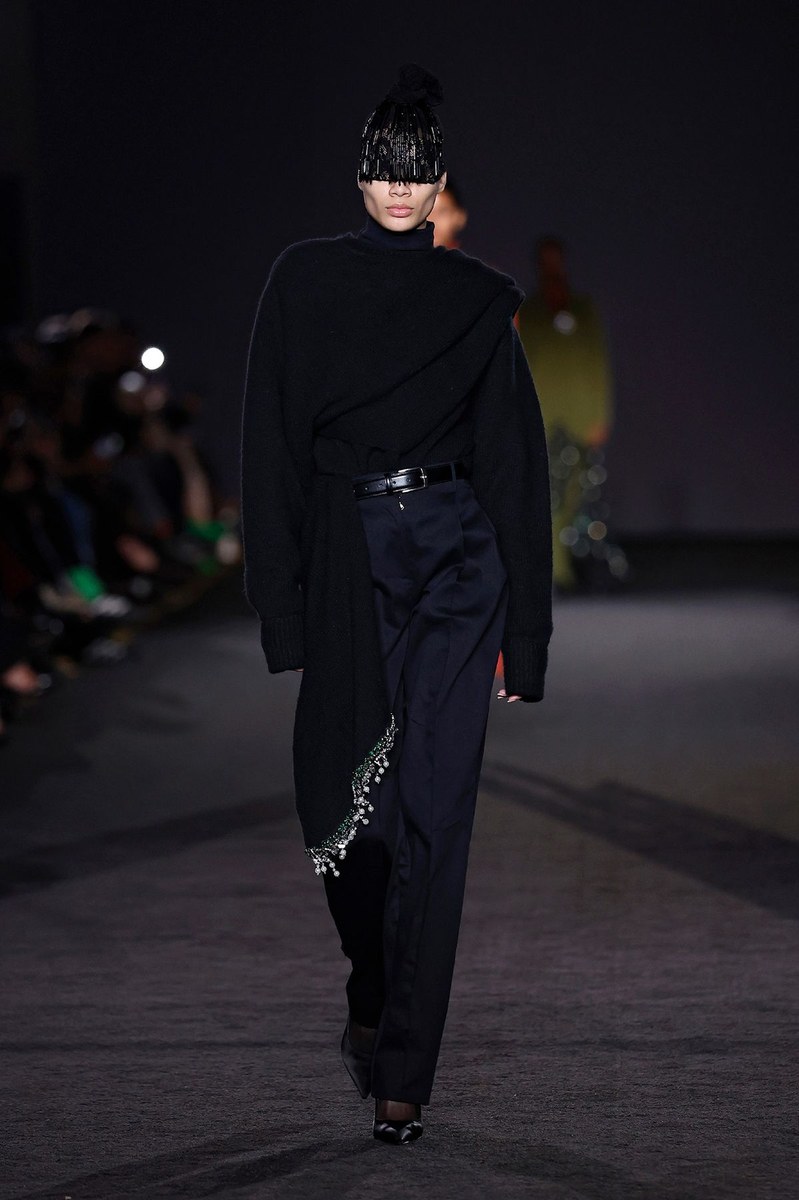 Look 10