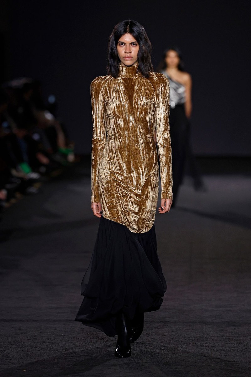 Look 15