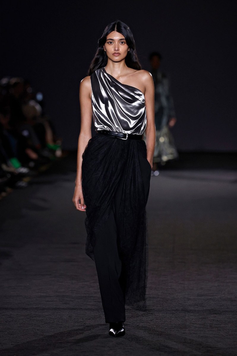 Look 16