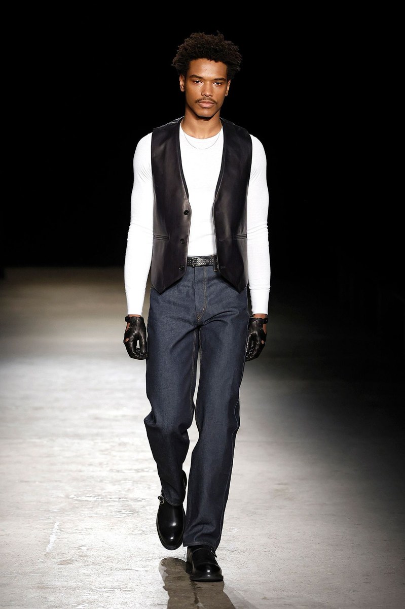 Look 28
