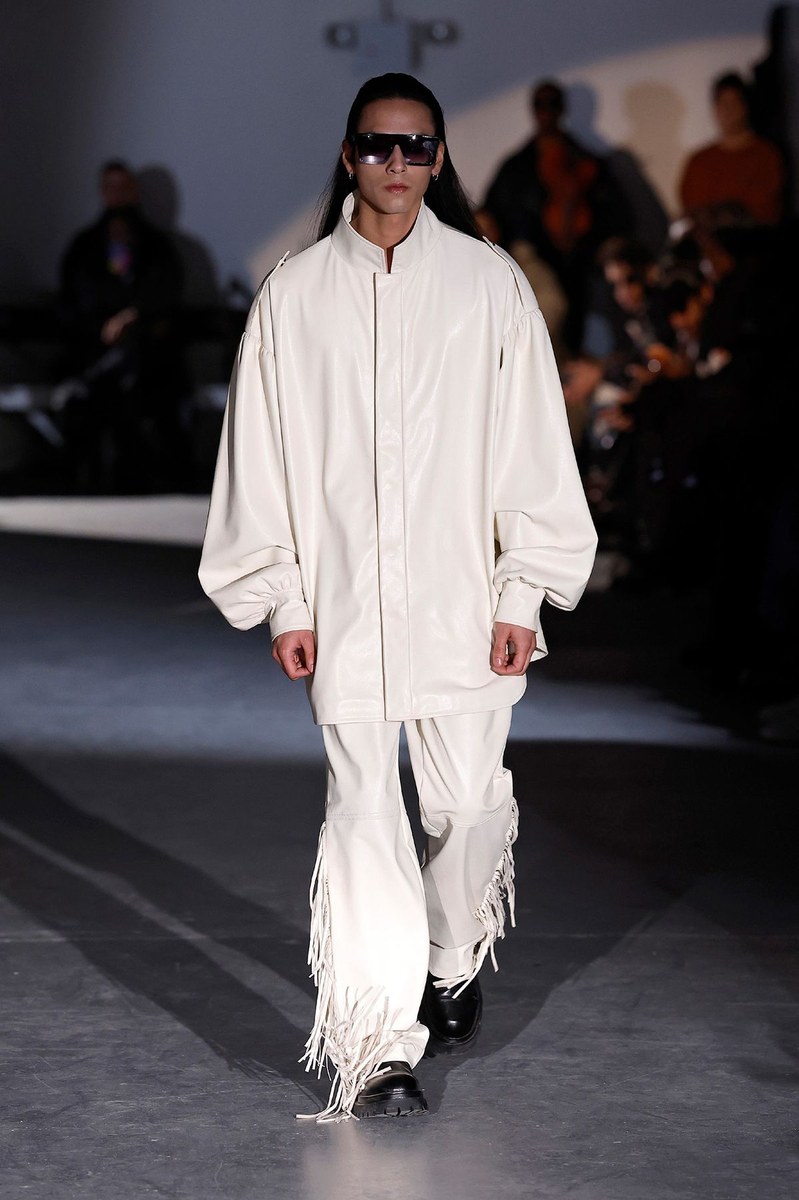 Look 16
