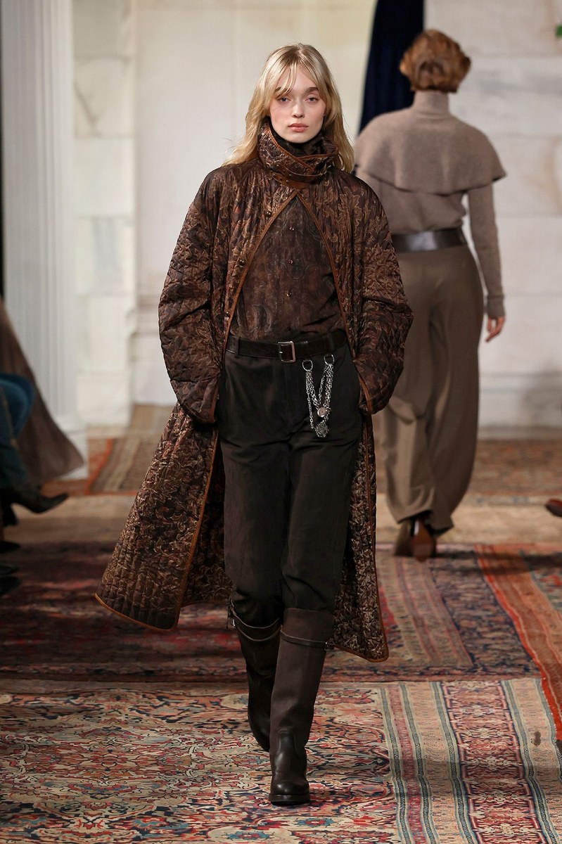 Look 16