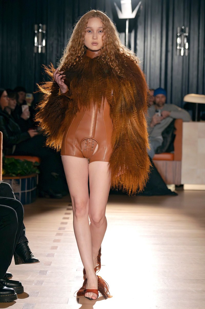 Look 7