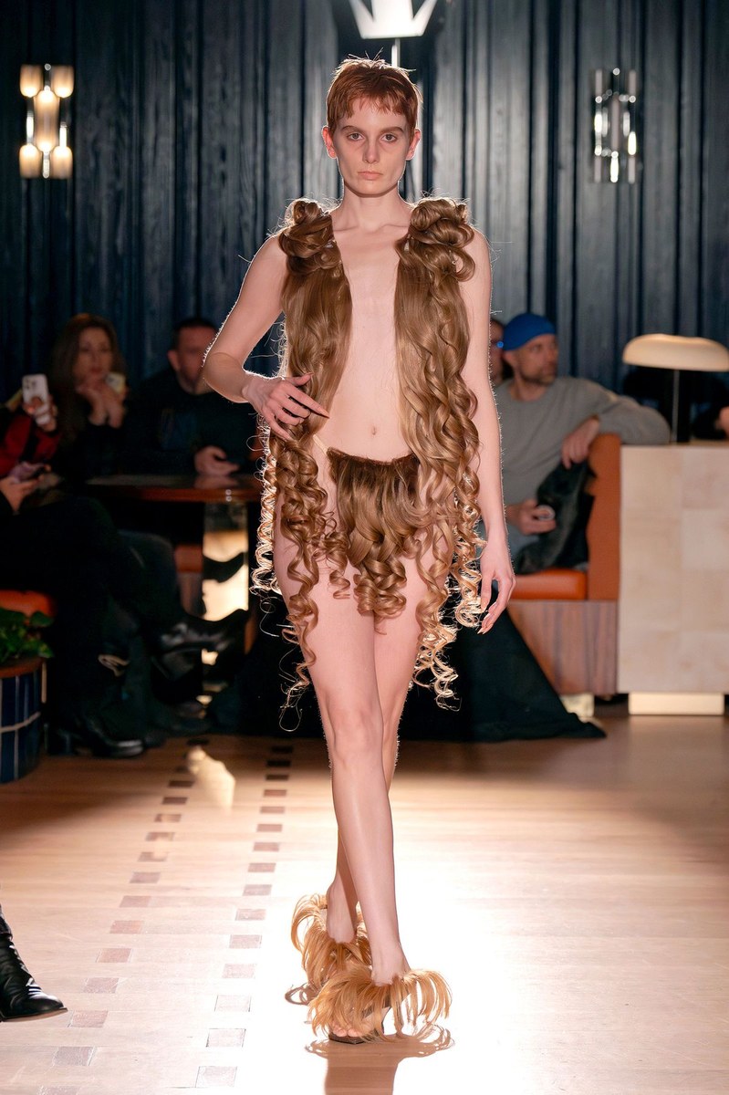 Look 10