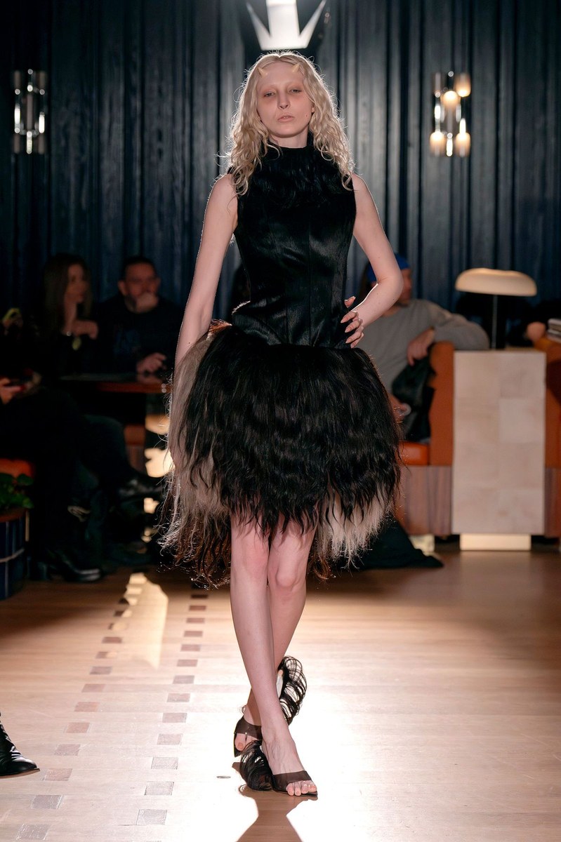 Look 16