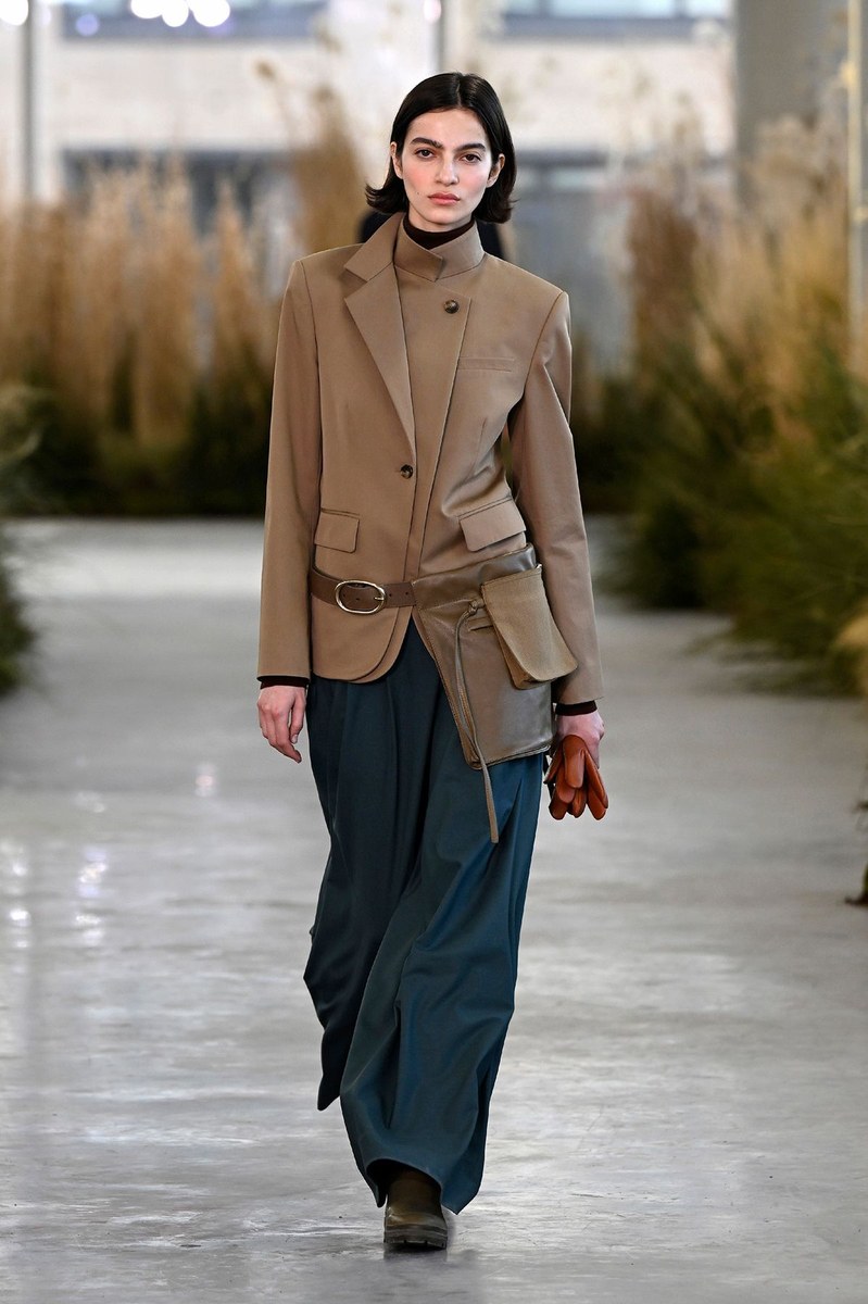 Look 10