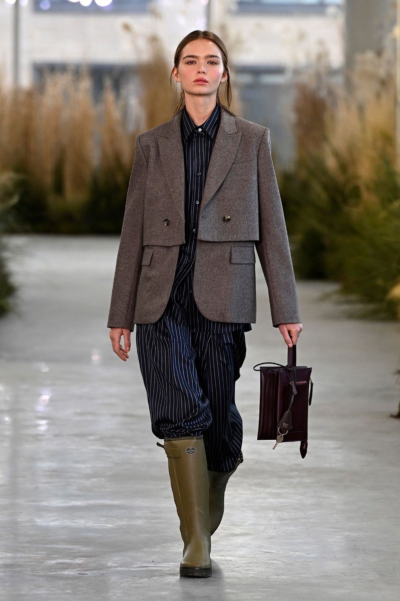 Look 16