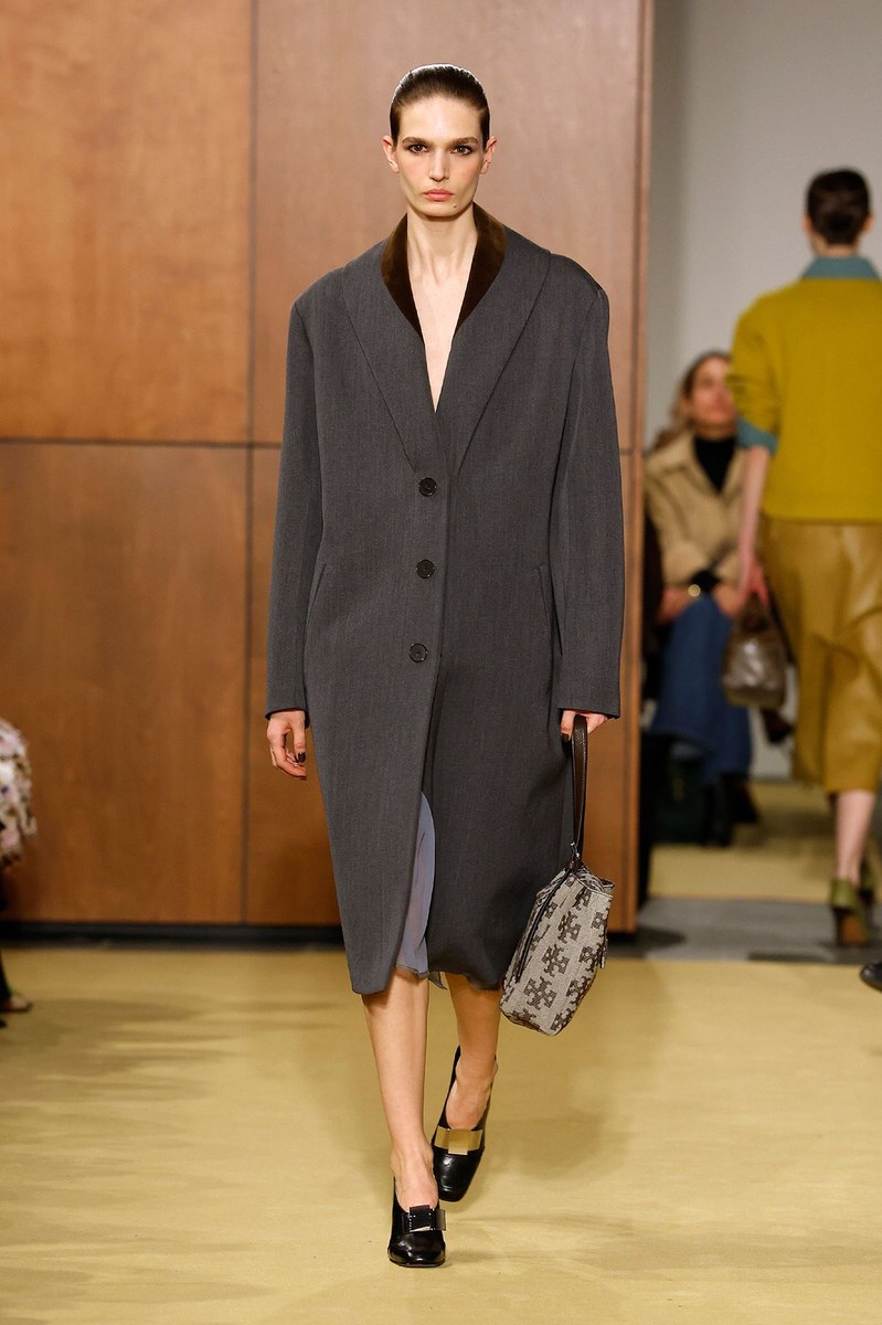 Look 10