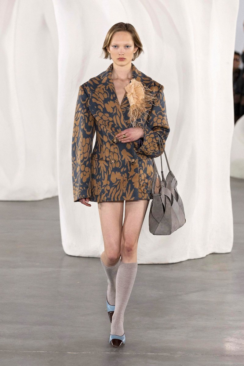 Look 15