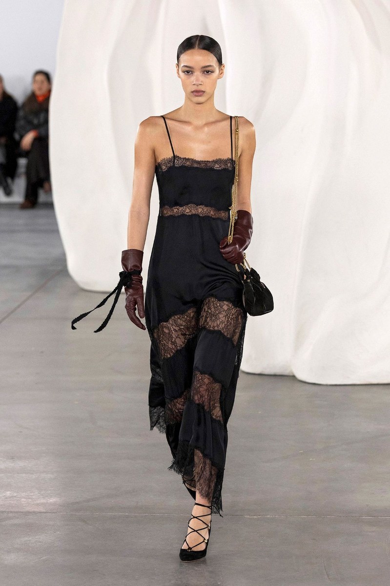 Look 16