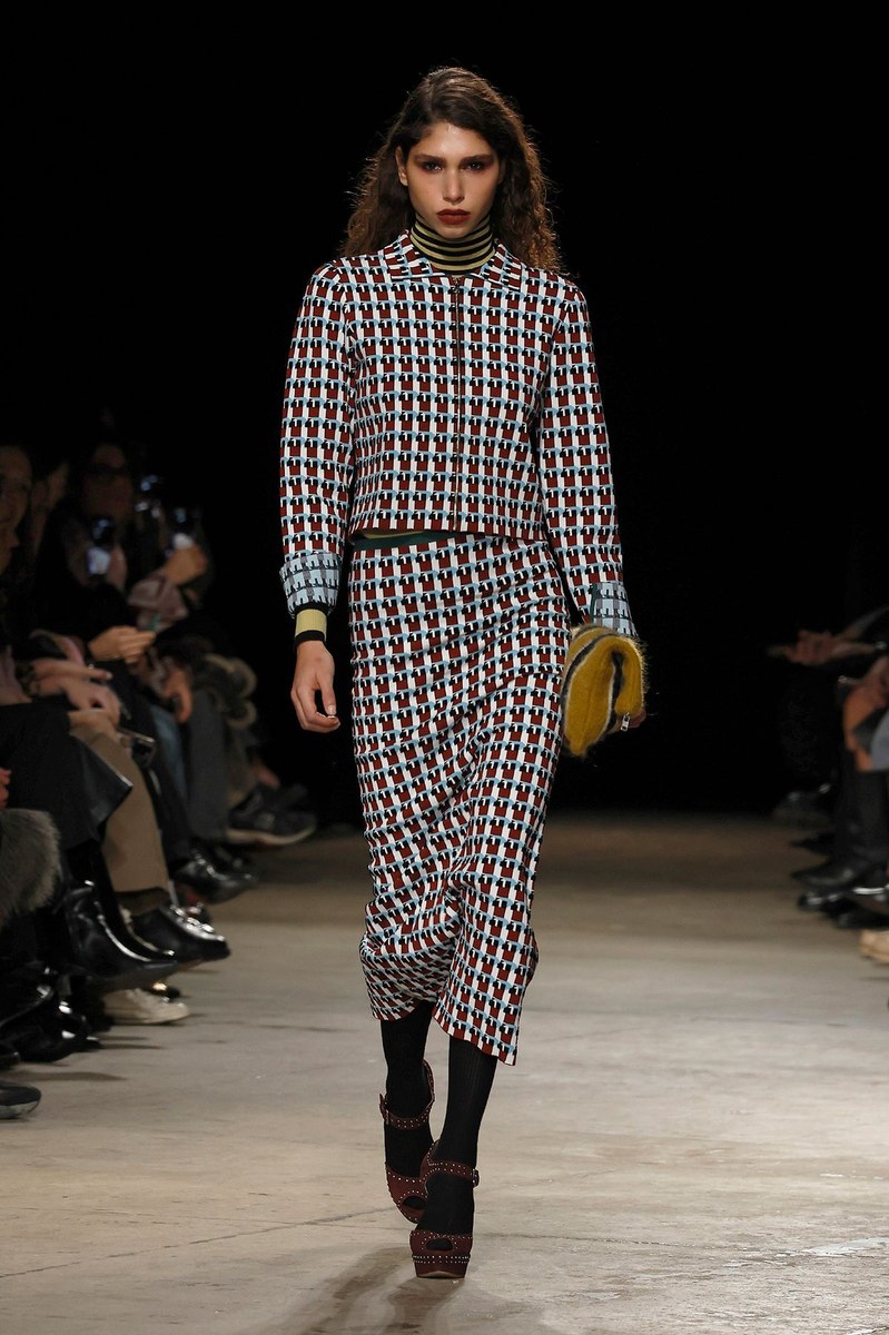 Look 3