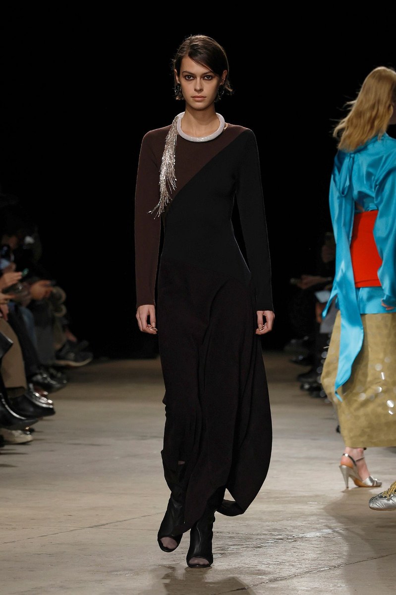 Look 10