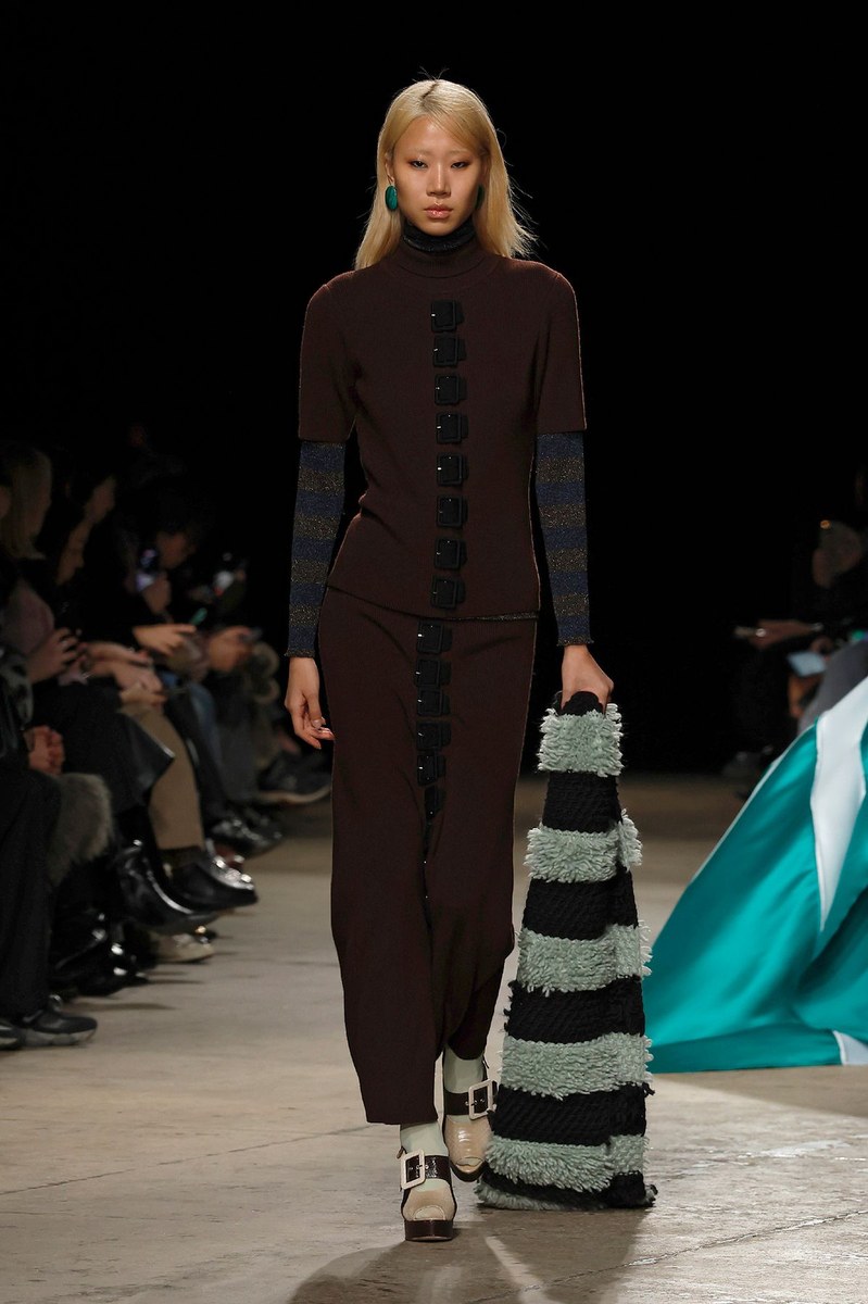 Look 11