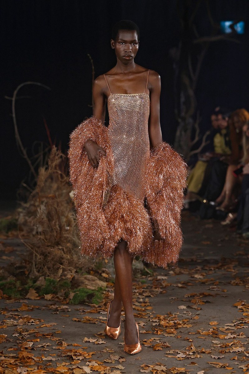 Look 10