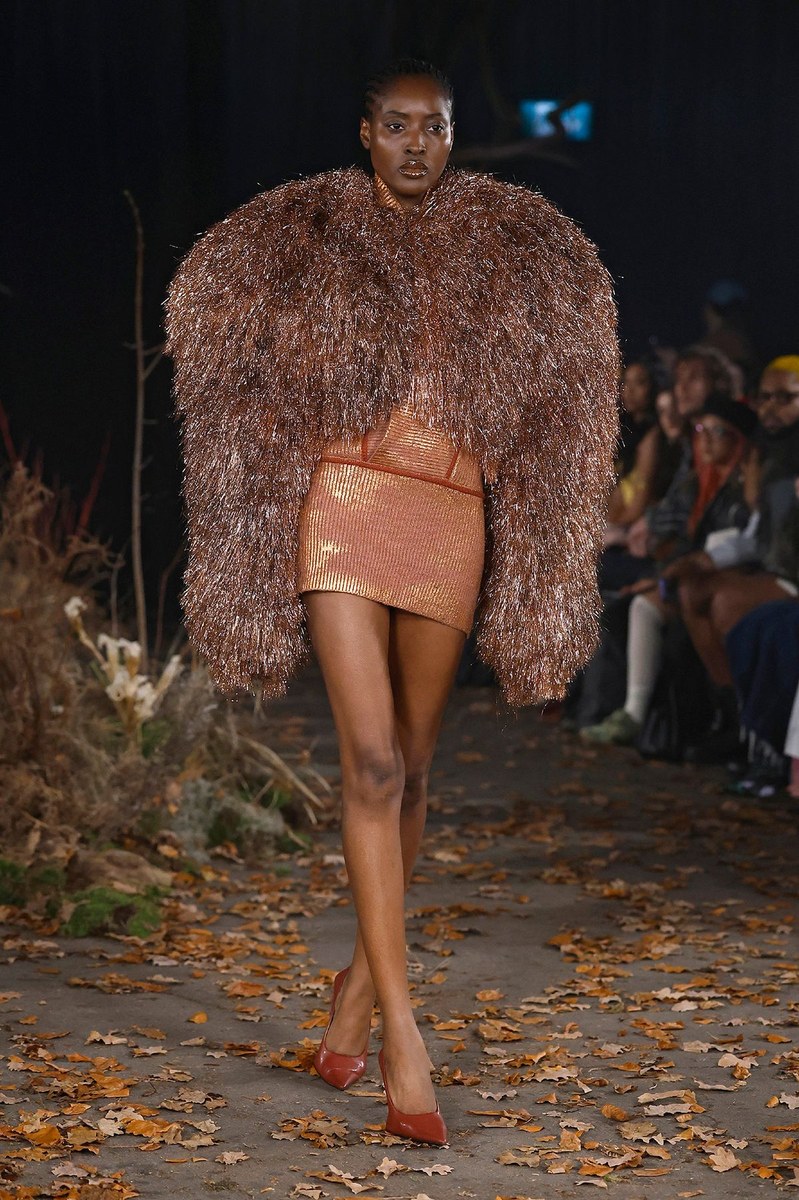 Look 15
