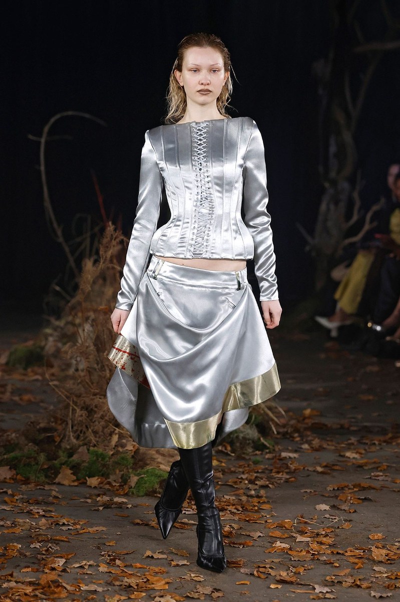 Look 18