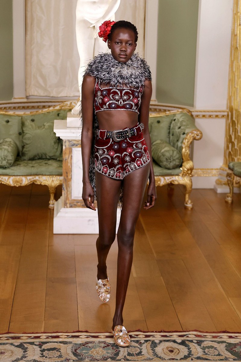 Look 16