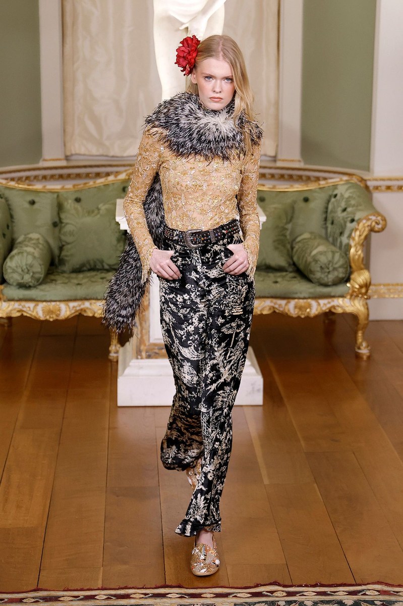 Look 18